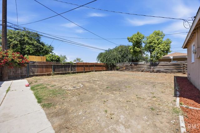1813 N esther, Bakersfield, CA 93308