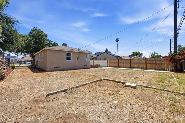 1813 N esther, Bakersfield, CA 93308