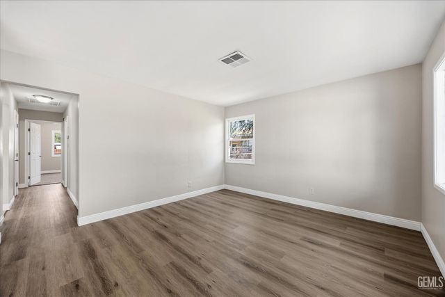 1813 N esther, Bakersfield, CA 93308