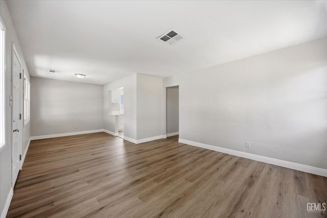 1813 N esther, Bakersfield, CA 93308