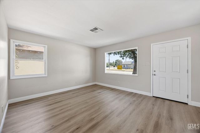 1813 N esther, Bakersfield, CA 93308