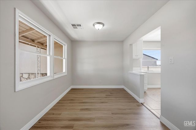 1813 N esther, Bakersfield, CA 93308