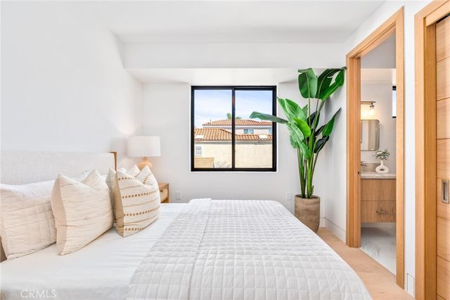 520 11th Street, Huntington Beach, CA 92648