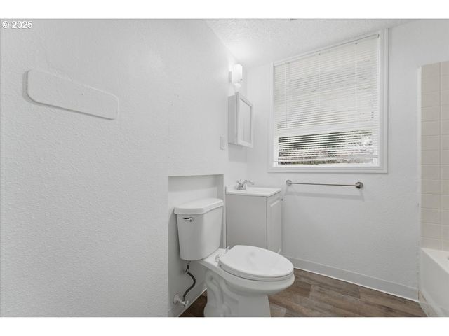 18427 Se YAMHILL St, Gresham, OR 97233