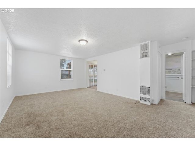 18427 Se YAMHILL St, Gresham, OR 97233