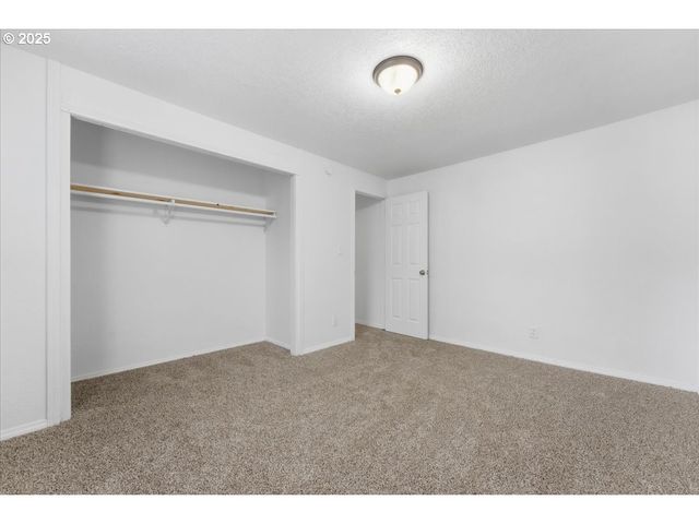 18427 Se YAMHILL St, Gresham, OR 97233