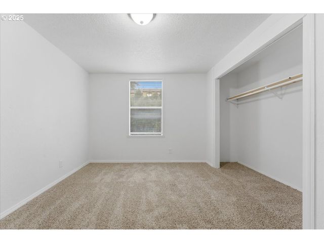 18427 Se YAMHILL St, Gresham, OR 97233