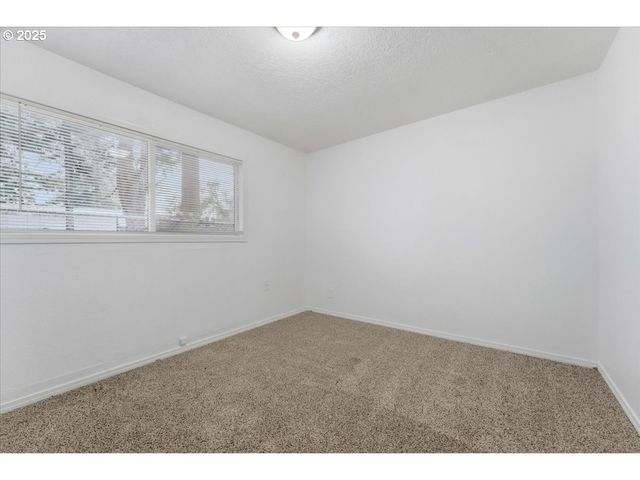 18427 Se YAMHILL St, Gresham, OR 97233