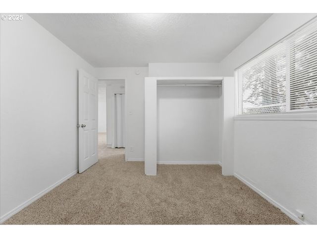 18427 Se YAMHILL St, Gresham, OR 97233