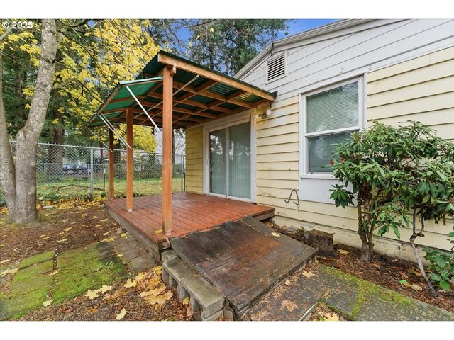 18427 Se YAMHILL St, Gresham, OR 97233