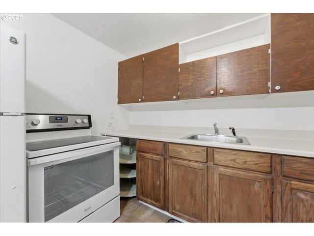 18427 Se YAMHILL St, Gresham, OR 97233