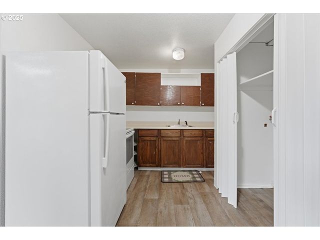 18427 Se YAMHILL St, Gresham, OR 97233