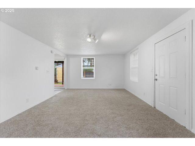 18427 Se YAMHILL St, Gresham, OR 97233