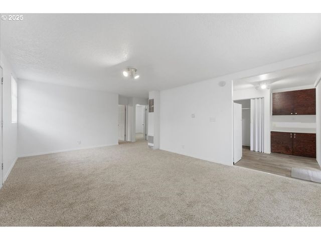 18427 Se YAMHILL St, Gresham, OR 97233