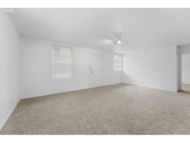 18427 Se YAMHILL St, Gresham, OR 97233