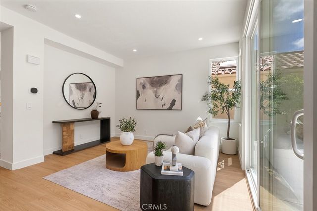 67 Pelican Court, Newport Beach, CA 92660
