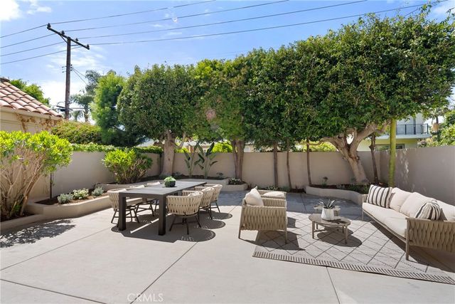 67 Pelican Court, Newport Beach, CA 92660