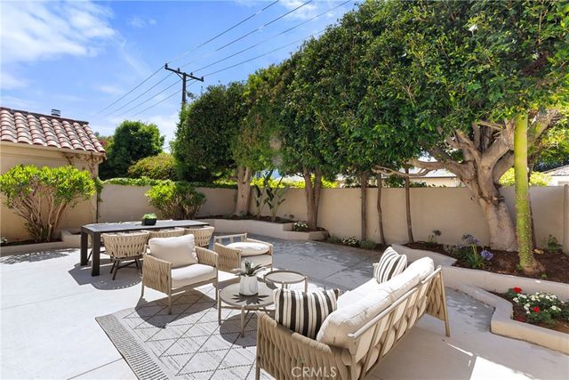 67 Pelican Court, Newport Beach, CA 92660