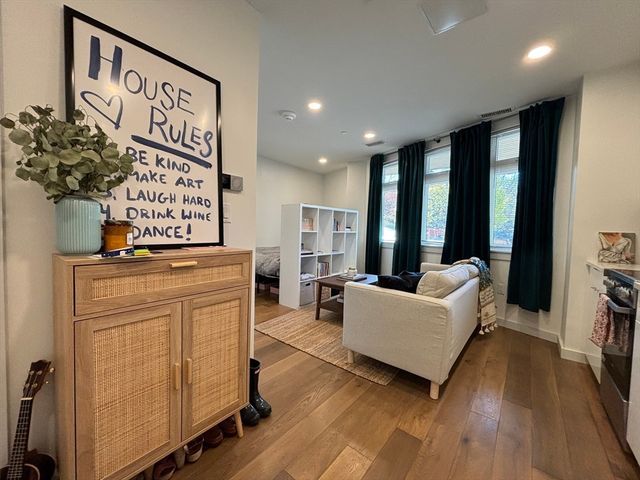 97 Elmwood Street 101, Cambridge, MA 02140