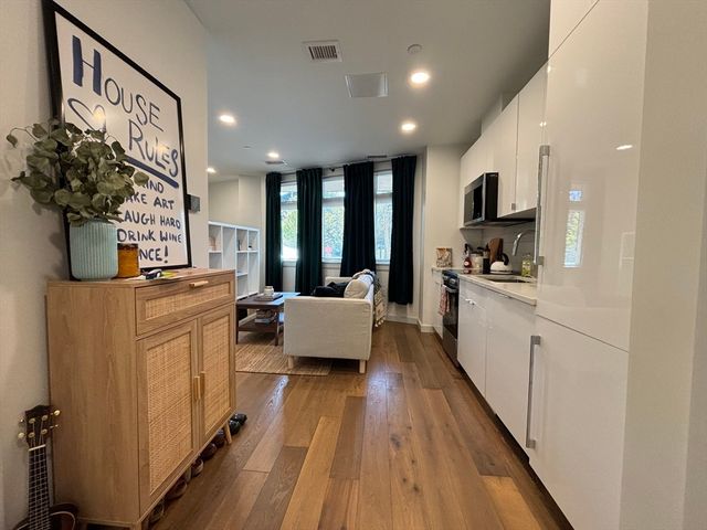 97 Elmwood Street 101, Cambridge, MA 02140