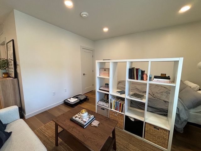 97 Elmwood Street 101, Cambridge, MA 02140