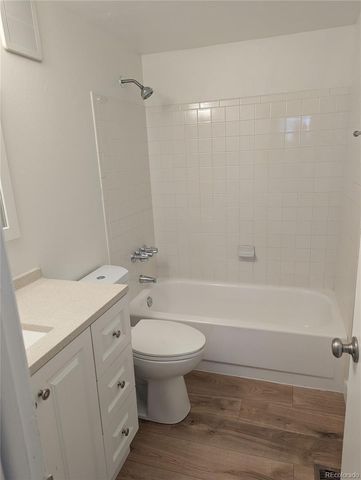 2439 S Xanadu Way B, Aurora, CO 80014