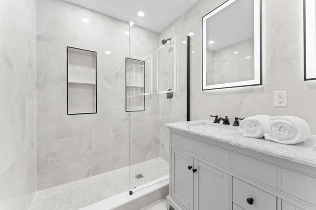 194 Washington Ave 3, Winthrop, MA 02152