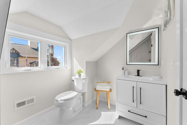 194 Washington Ave 3, Winthrop, MA 02152