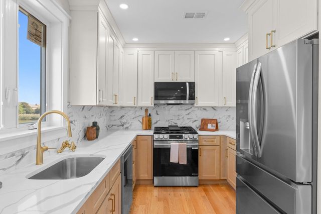 194 Washington Ave 3, Winthrop, MA 02152