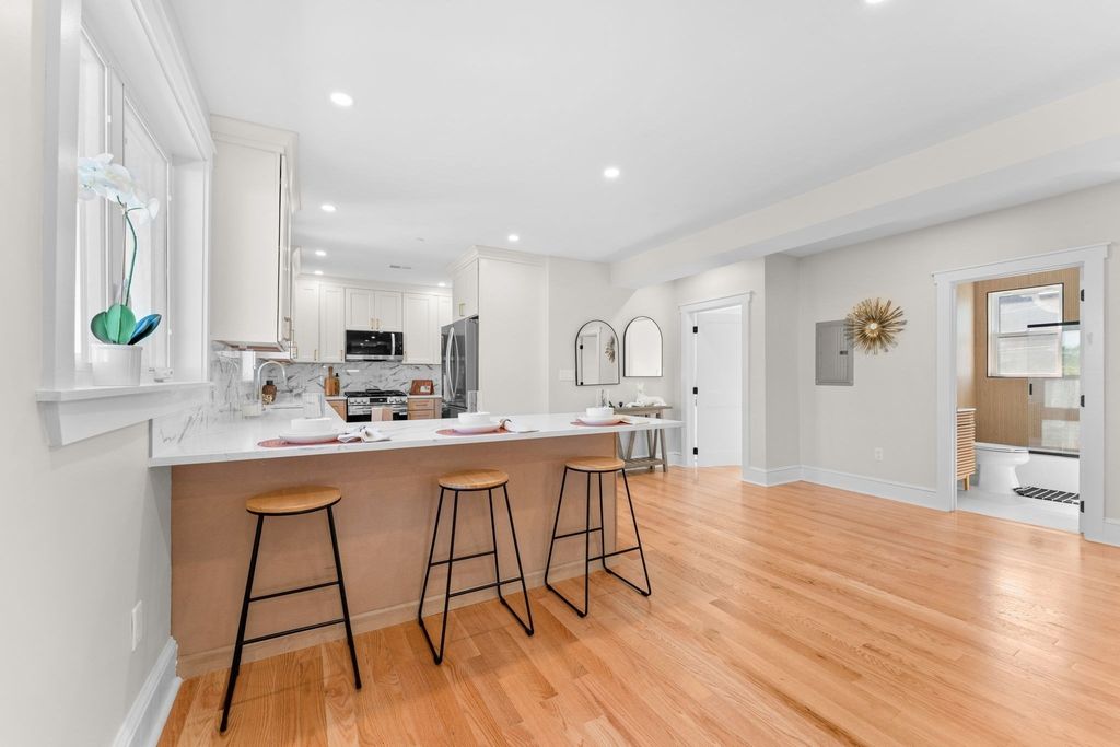 194 Washington Ave 3, Winthrop, MA 02152