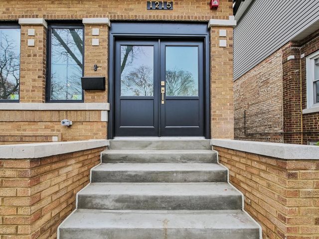 1215 N Taylor Avenue, Oak Park, IL 60302