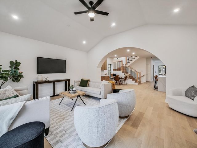 1215 N Taylor Avenue, Oak Park, IL 60302