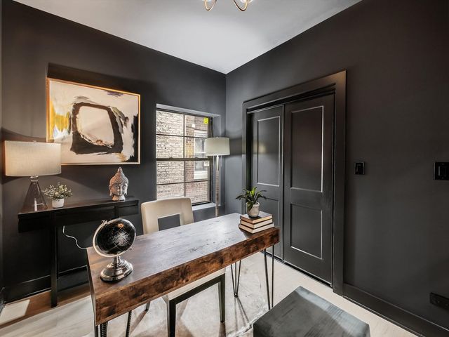 1215 N Taylor Avenue, Oak Park, IL 60302