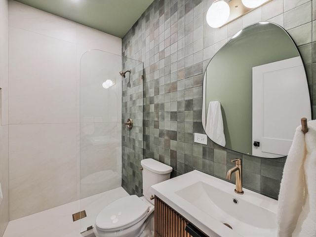 1215 N Taylor Avenue, Oak Park, IL 60302