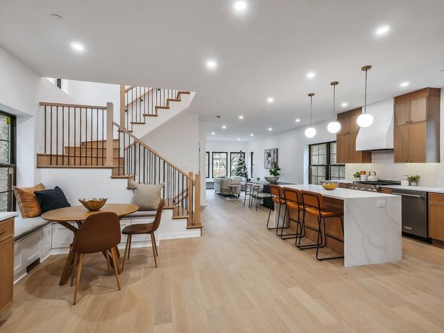 1215 N Taylor Avenue, Oak Park, IL 60302