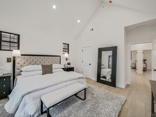 1215 N Taylor Avenue, Oak Park, IL 60302