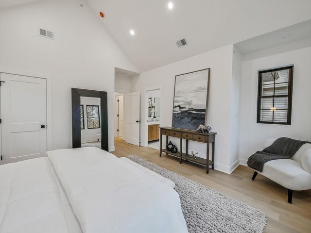 1215 N Taylor Avenue, Oak Park, IL 60302