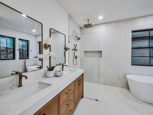 1215 N Taylor Avenue, Oak Park, IL 60302