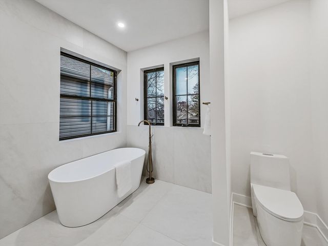 1215 N Taylor Avenue, Oak Park, IL 60302