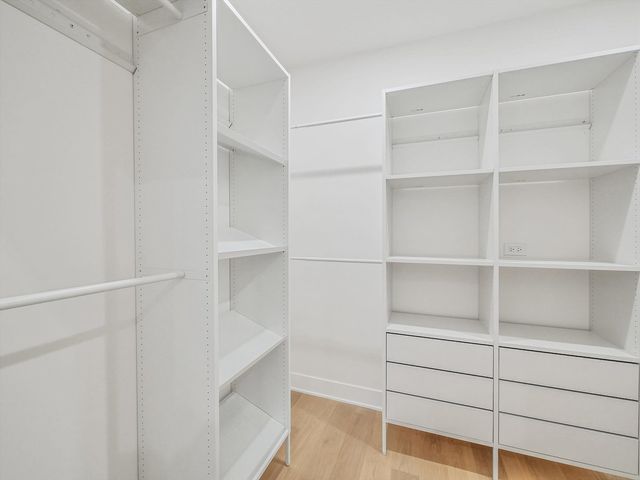 1215 N Taylor Avenue, Oak Park, IL 60302