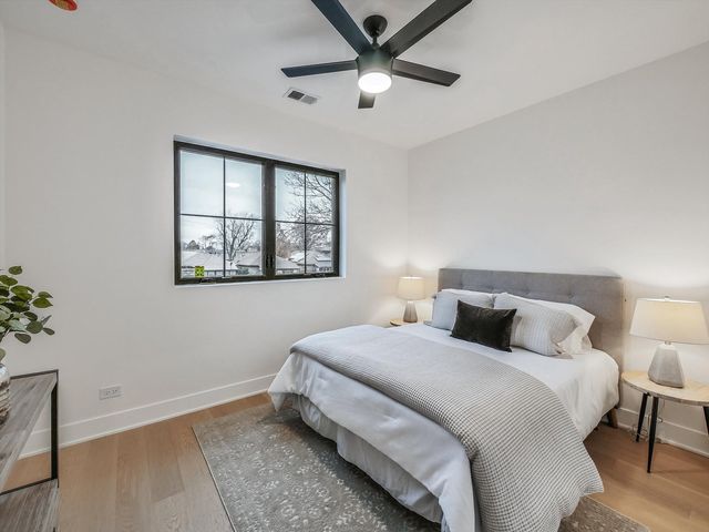 1215 N Taylor Avenue, Oak Park, IL 60302