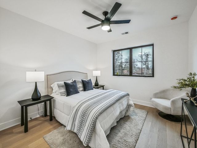 1215 N Taylor Avenue, Oak Park, IL 60302