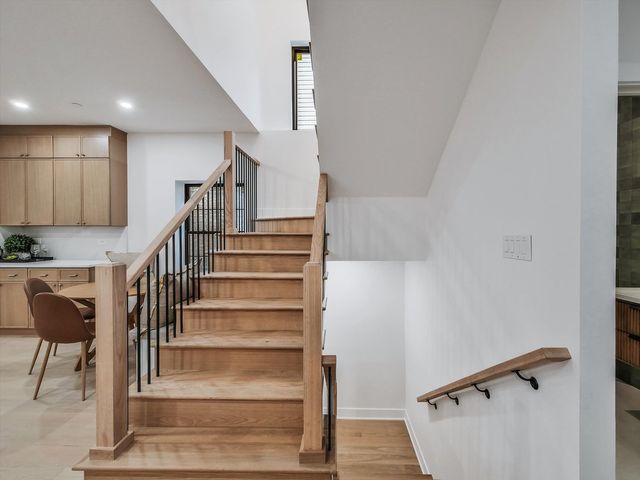 1215 N Taylor Avenue, Oak Park, IL 60302