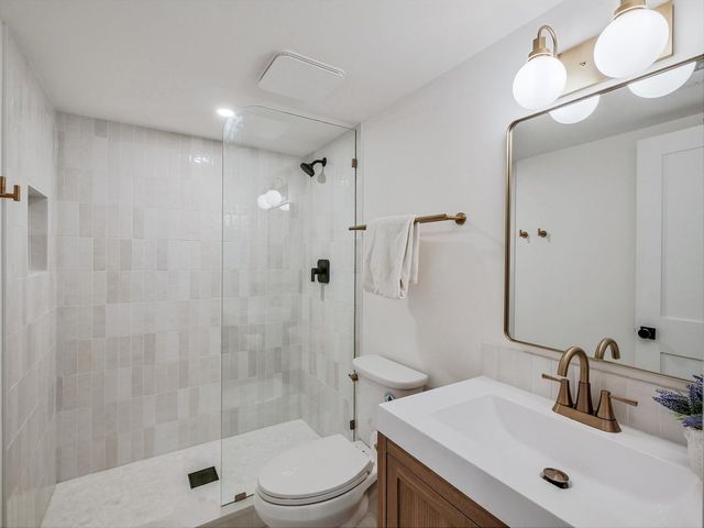 1215 N Taylor Avenue, Oak Park, IL 60302