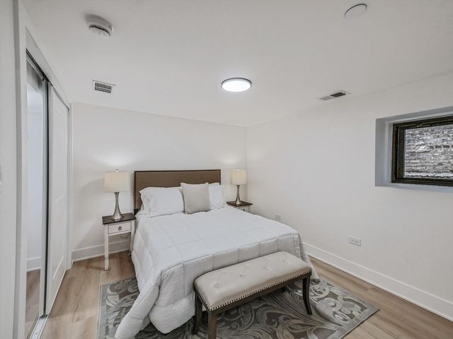 1215 N Taylor Avenue, Oak Park, IL 60302