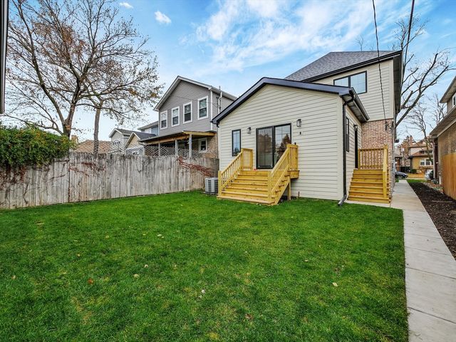 1215 N Taylor Avenue, Oak Park, IL 60302