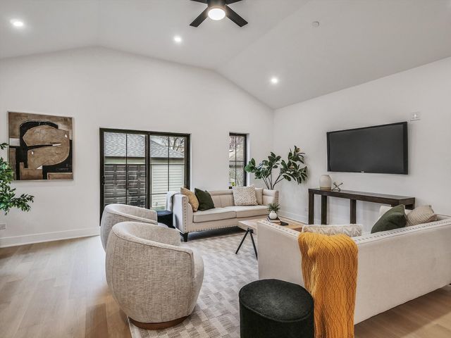 1215 N Taylor Avenue, Oak Park, IL 60302