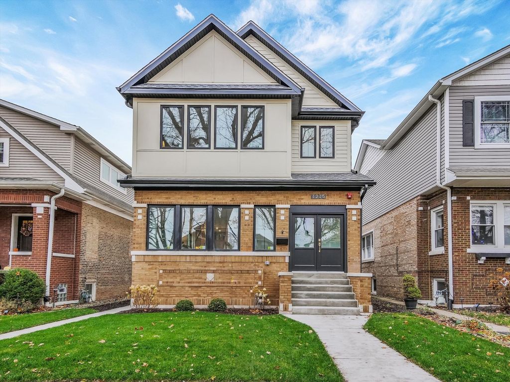 1215 N Taylor Avenue, Oak Park, IL 60302