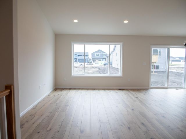 1474 66th Avenue S, Fargo, ND 58104