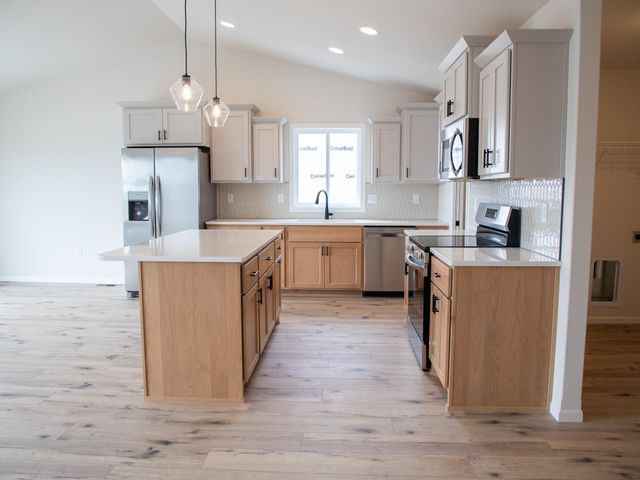 1474 66th Avenue S, Fargo, ND 58104